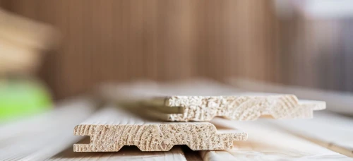 świerkowa deska elewacyjna Sodra z zakończeniem pióro-wpust