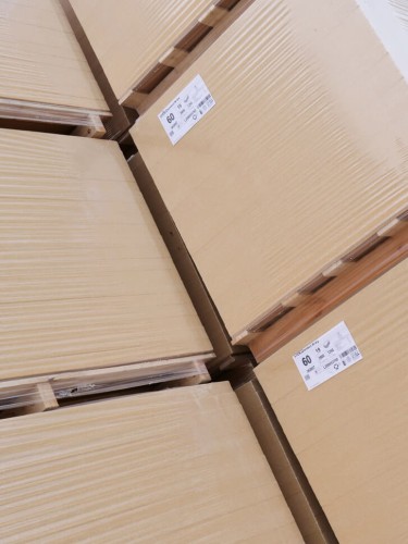 Płyta z włókien drzewnych Steico Special Dry z tępymi krawędziami paleta